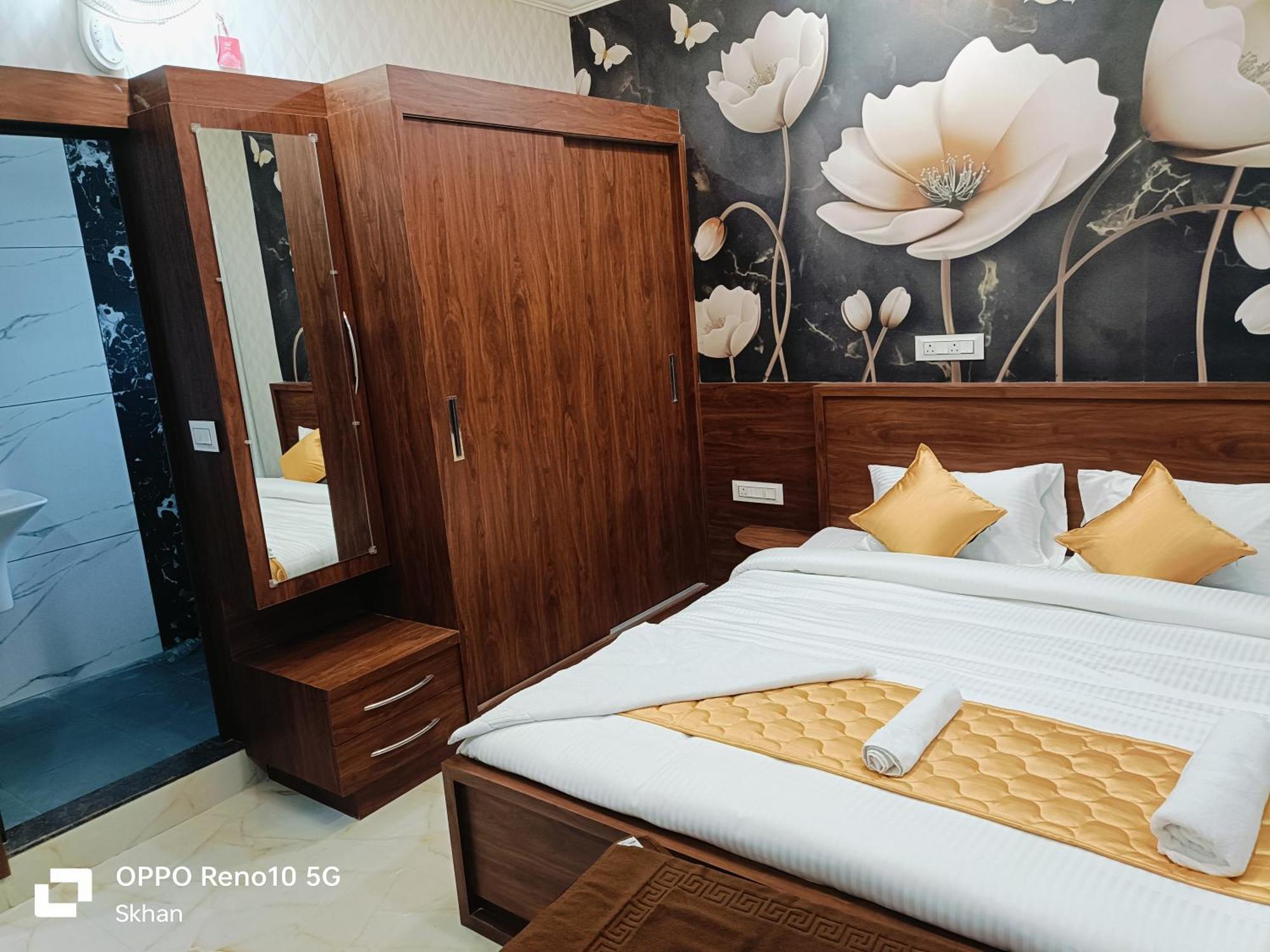 Golden Residency Hotel Kushālnagar Екстериор снимка