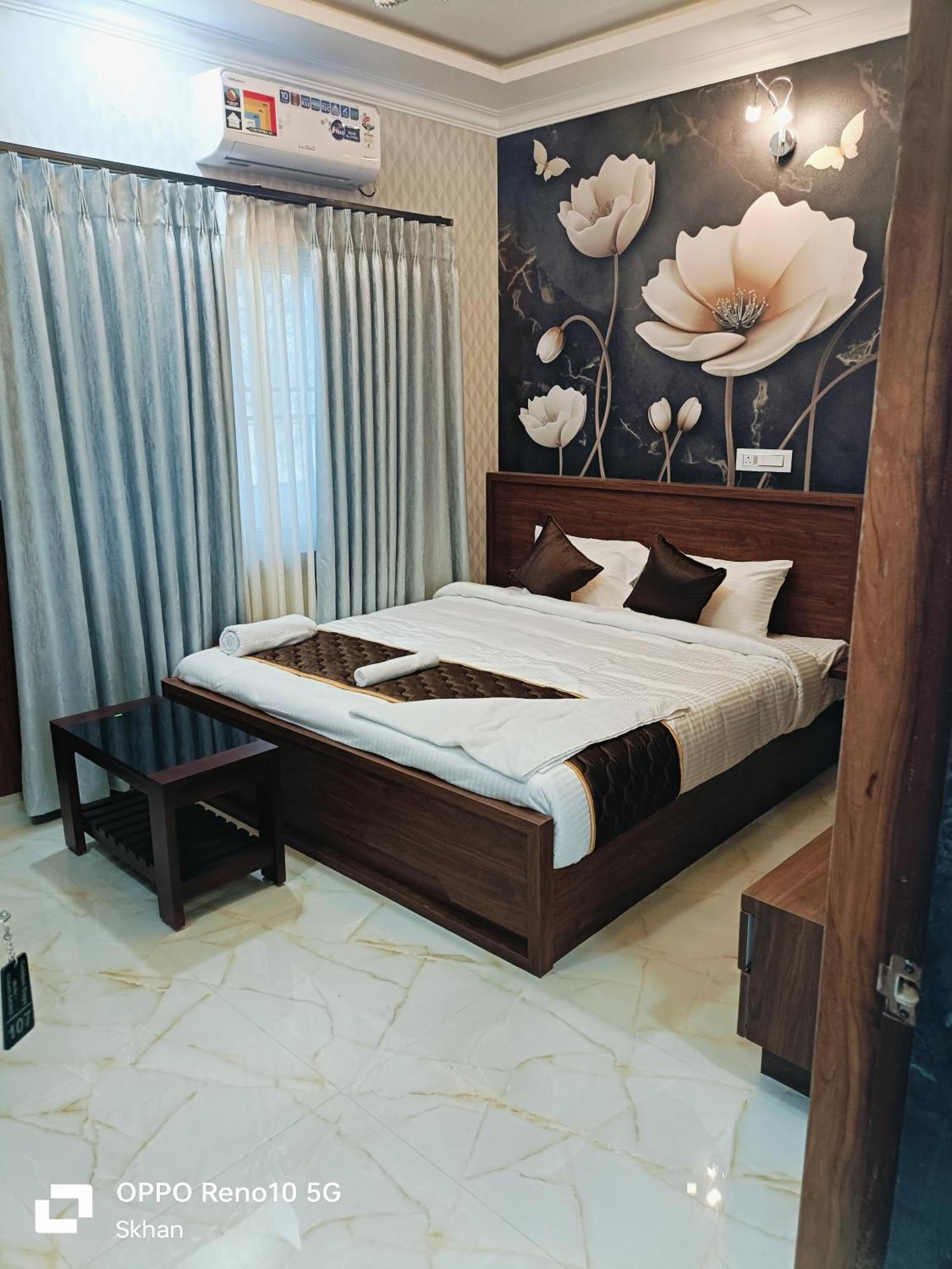 Golden Residency Hotel Kushālnagar Екстериор снимка