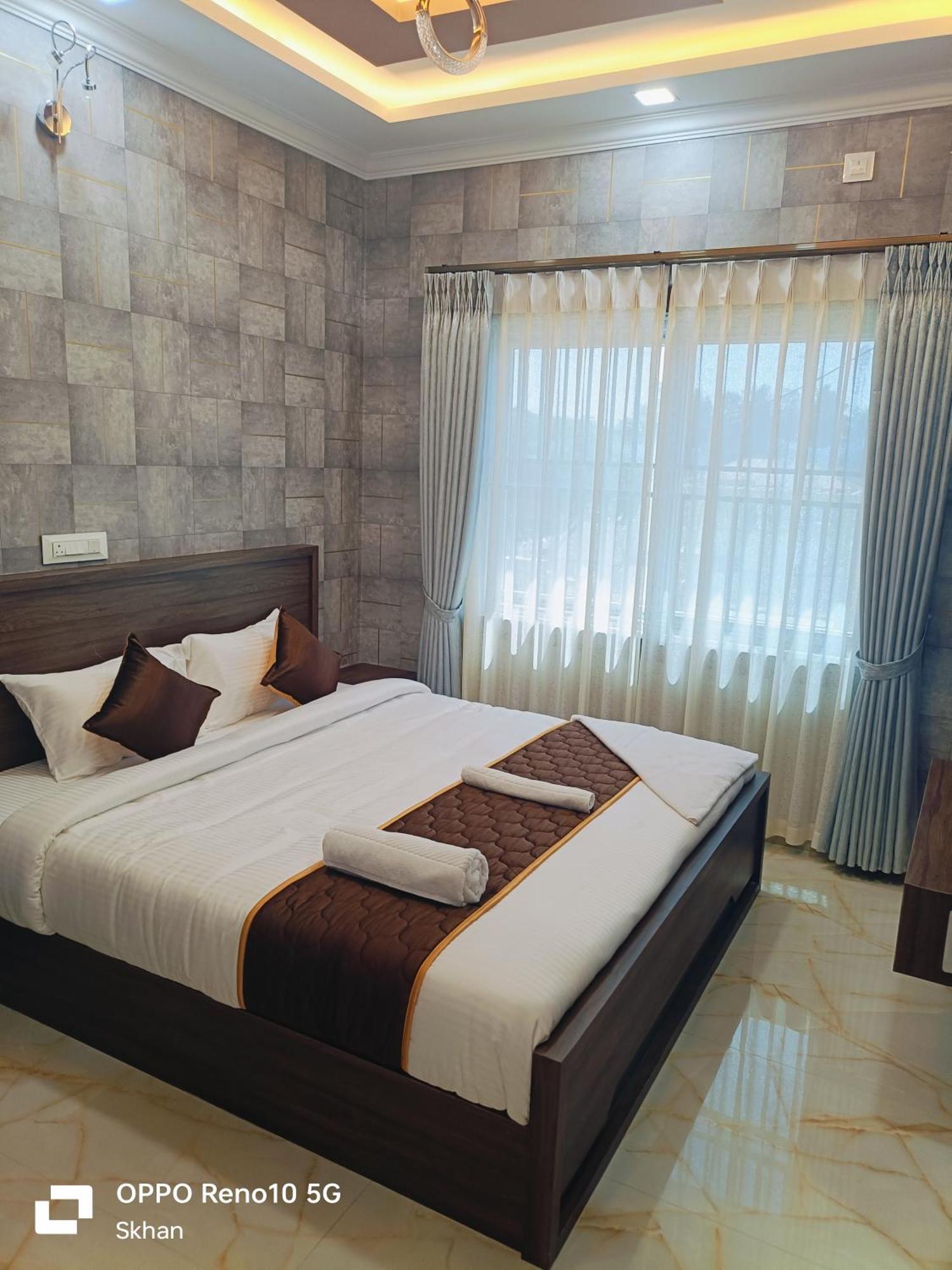 Golden Residency Hotel Kushālnagar Екстериор снимка