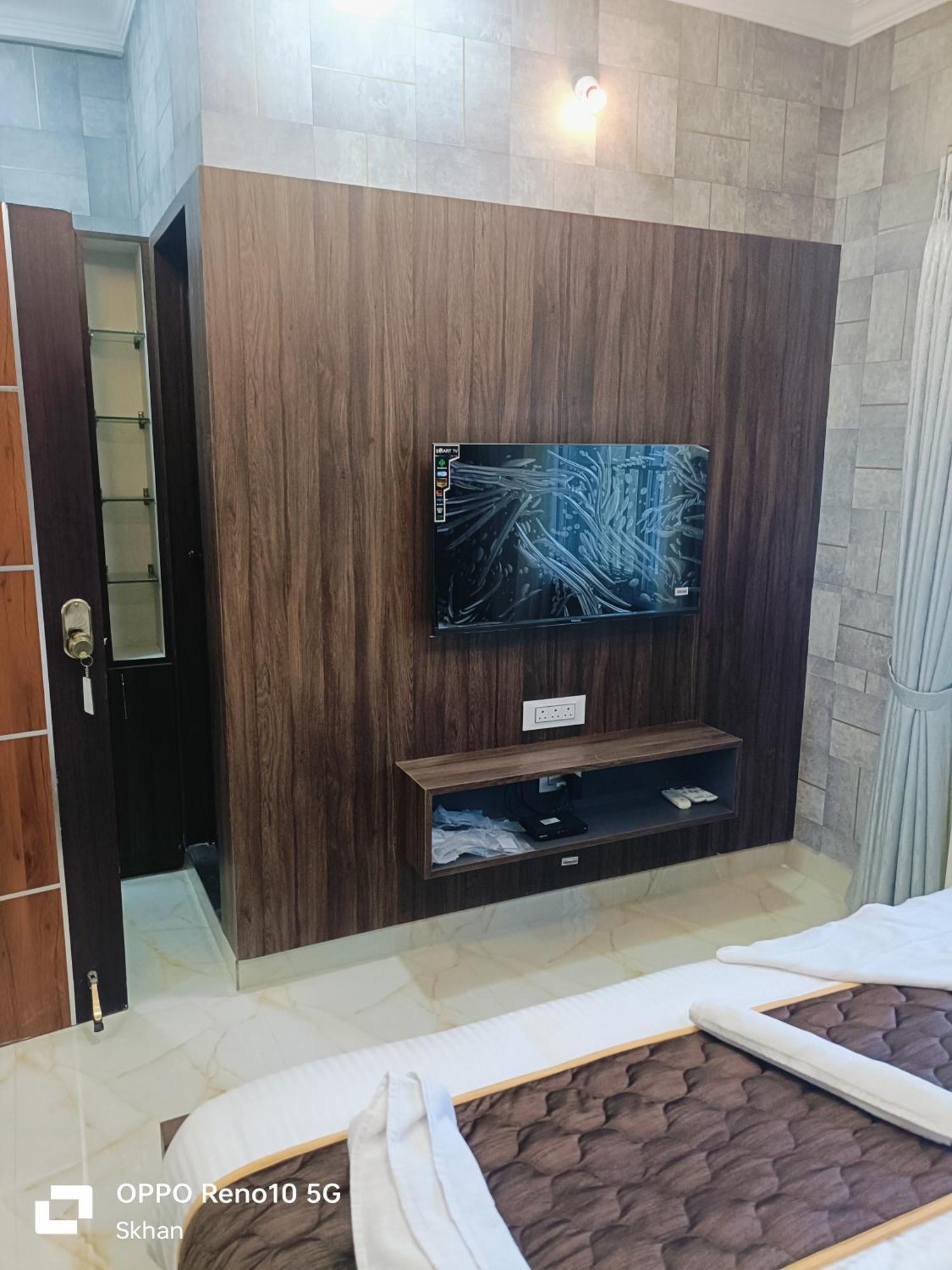 Golden Residency Hotel Kushālnagar Екстериор снимка