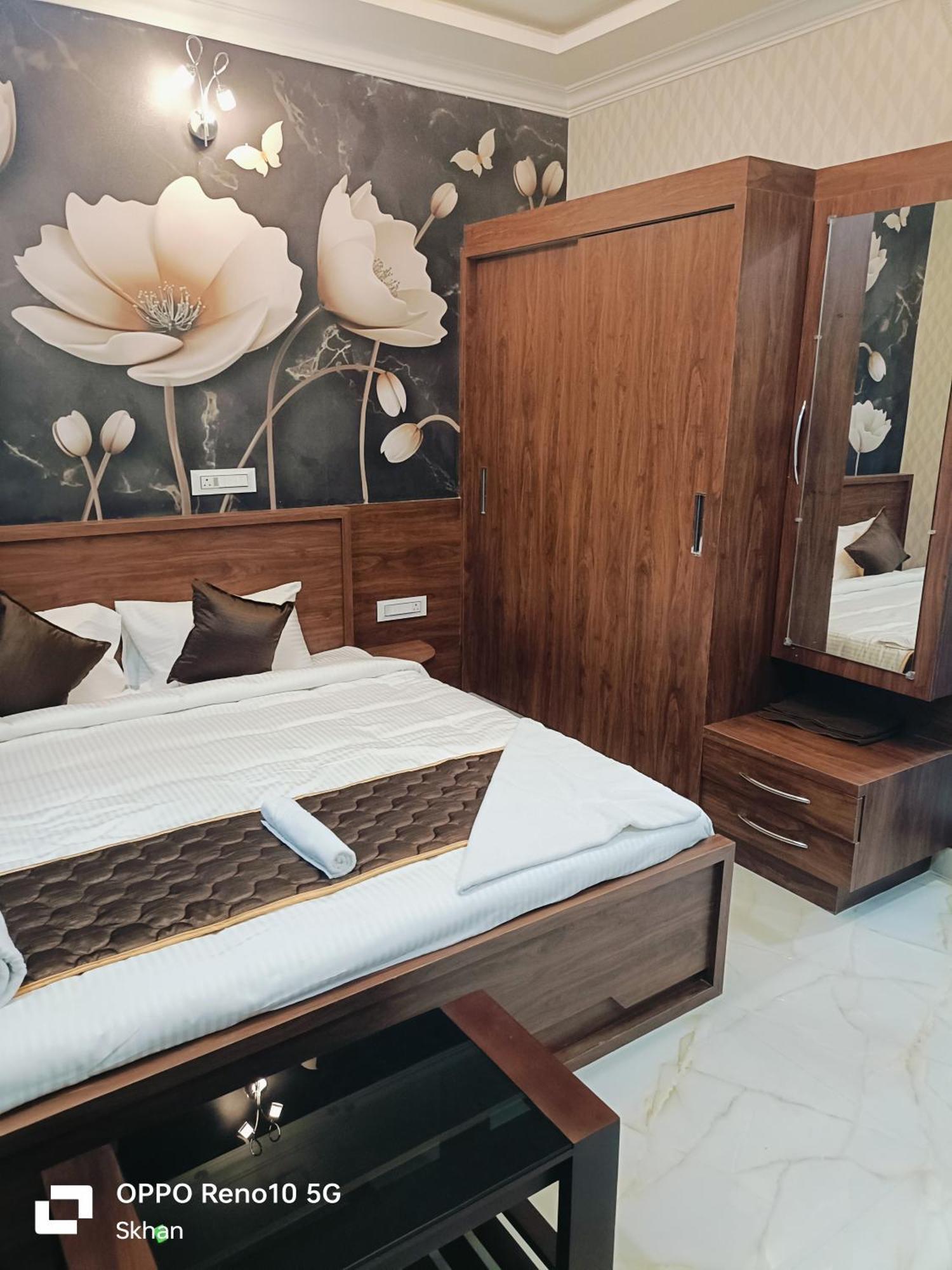 Golden Residency Hotel Kushālnagar Екстериор снимка