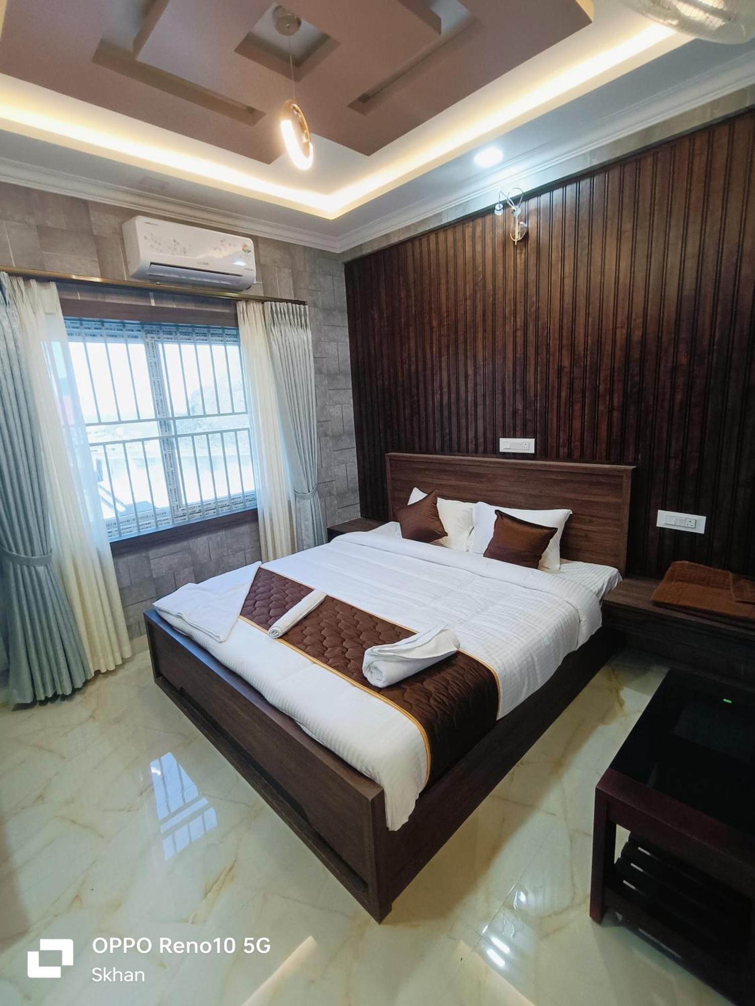 Golden Residency Hotel Kushālnagar Екстериор снимка