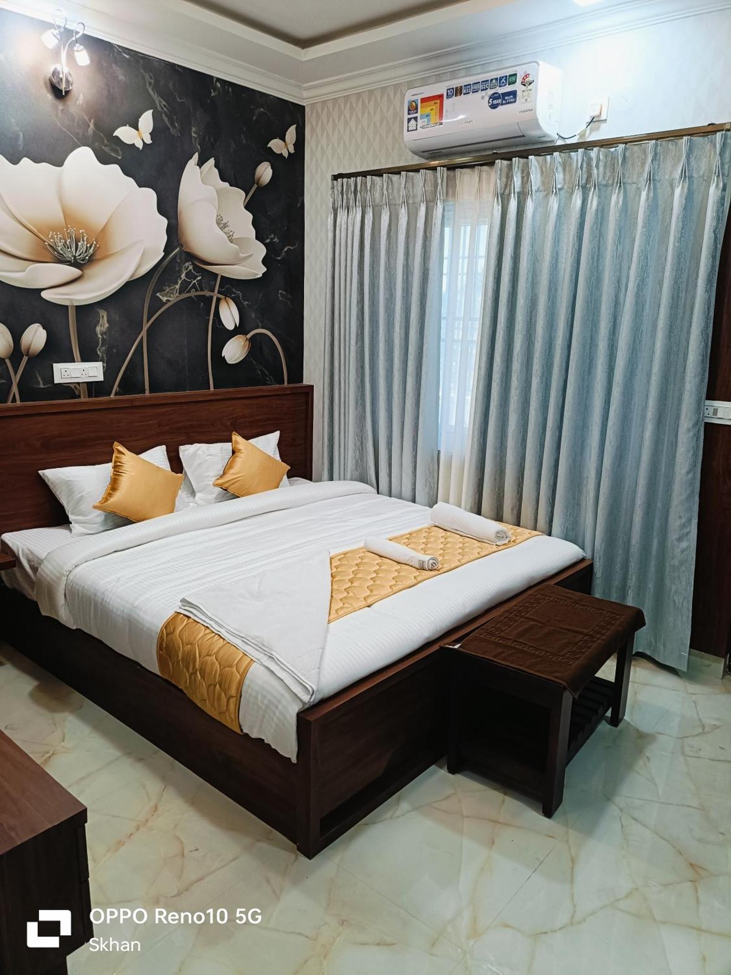 Golden Residency Hotel Kushālnagar Екстериор снимка